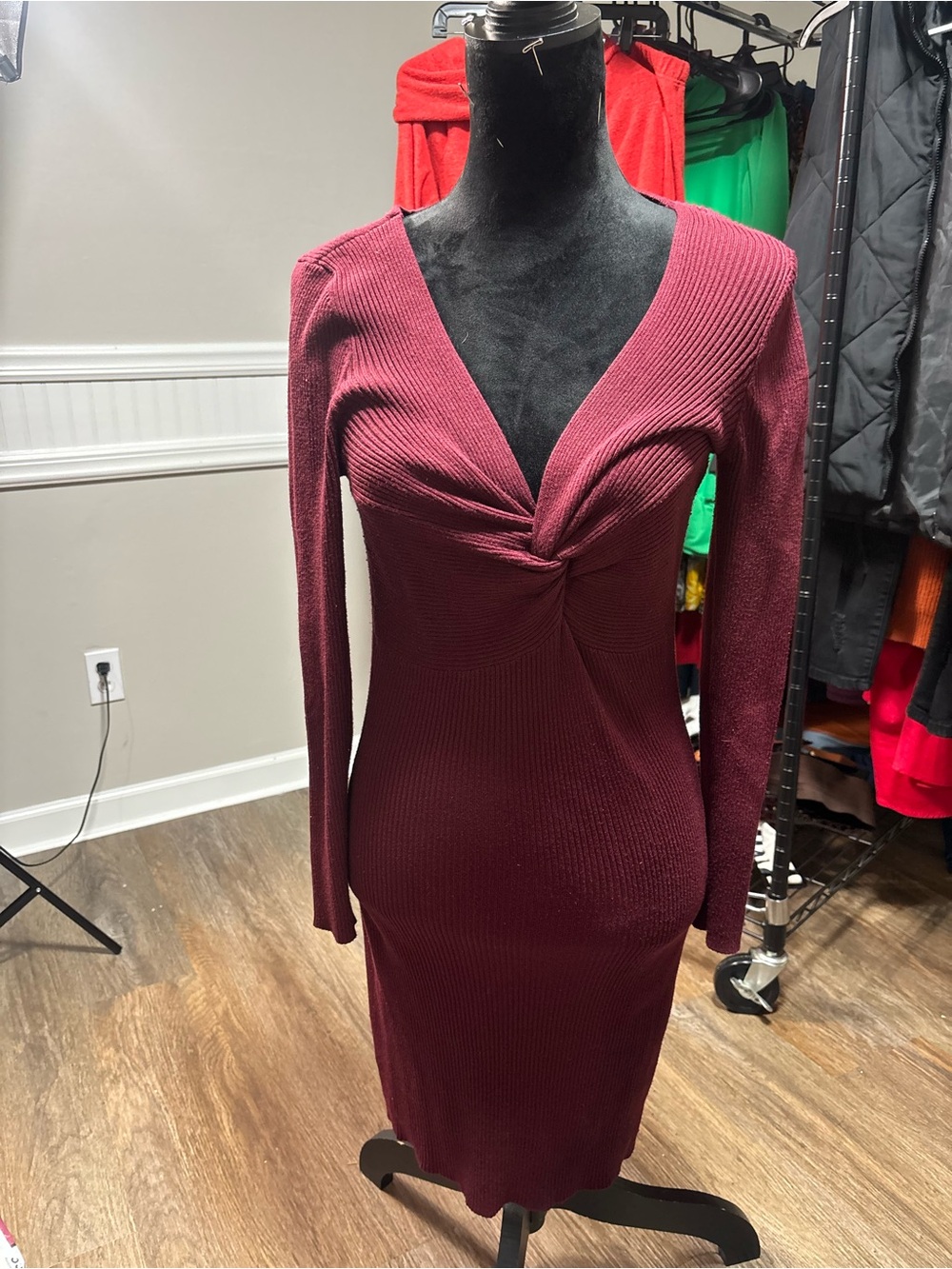 Derek Heart Twist-Knot Ribbed Long Sleeve Dress in Burgundy